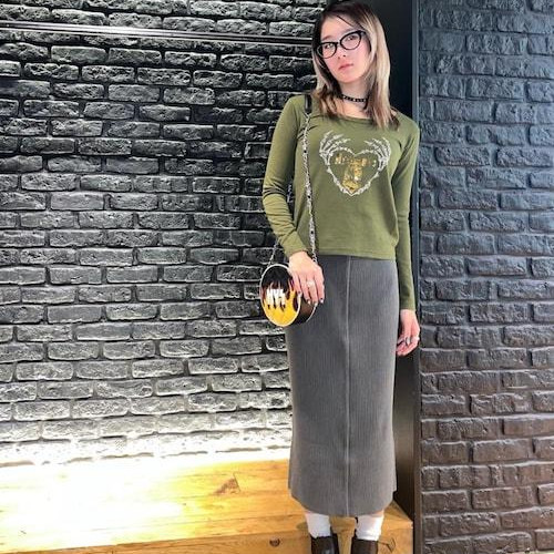 The skirt has a elastic texture....