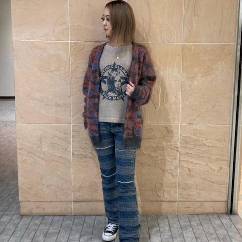 総柄のカーディガンは色味が落ち...