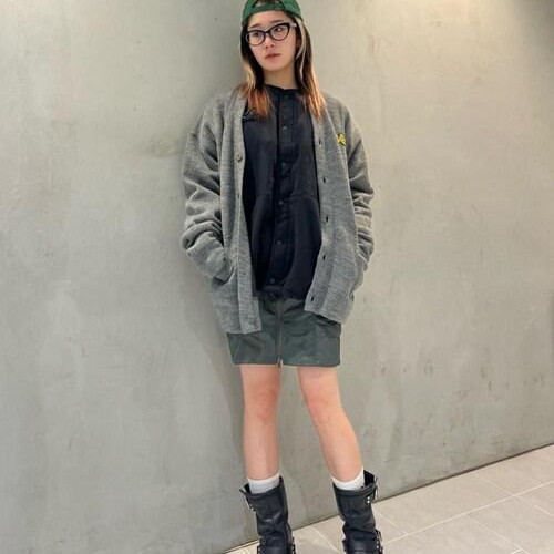 在羊毛衫中,保拉特...