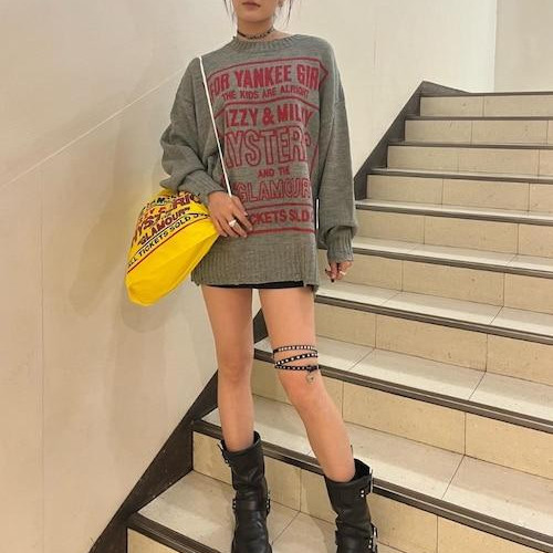 将两个皮革手镯连接起来...