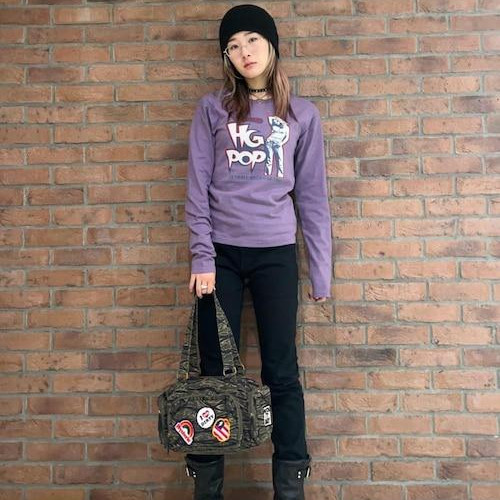 程よいフィット感のロンT腕周り...