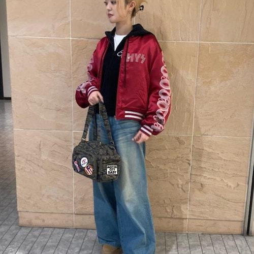 アウターの下にきているパーカー...