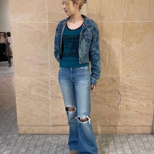 デニムコーデ　全体的に同系色で...