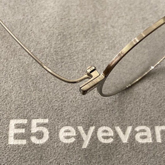 掛けやすいメガネの本質を追求する【E5　EYEVAN】