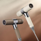  「仕上がり、想像以上。」「美容師が惚れる仕上がりをご自宅でも。」 【KINUJO Hair Dryer（ホワイト/モカ）】