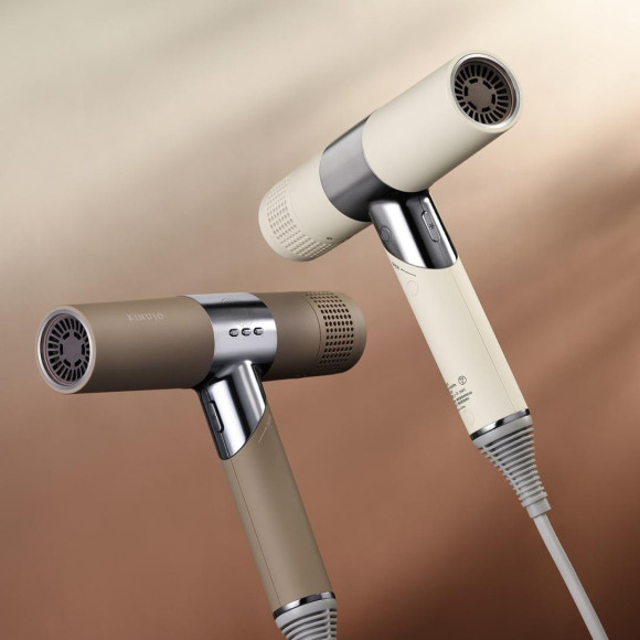 「仕上がり、想像以上。」「美容師が惚れる仕上がりをご自宅でも。」 【KINUJO Hair Dryer（ホワイト/モカ）】