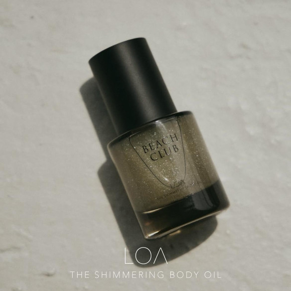 「思わず振り返る、その香りの余韻」 大人気髪の香水【LOA THE OIL】から、肌の露出が増える季節に活躍する、ジュエリー感覚で使える、ラメ入りのボディオイル限定登場♪ 【LOA THE OIL】【BEACH CLUB(夏季限定)】【SHIMMERING BODY OIL】