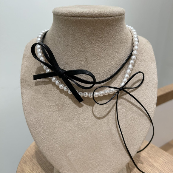 Ribbon choker