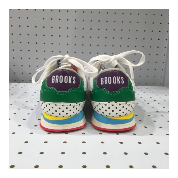 brooks スニーカー ストア フラボア