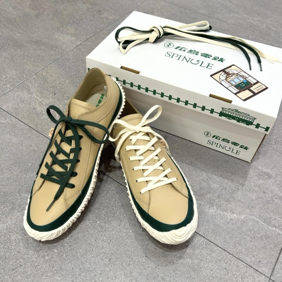 広島電鉄コラボレーションスニーカー発売！