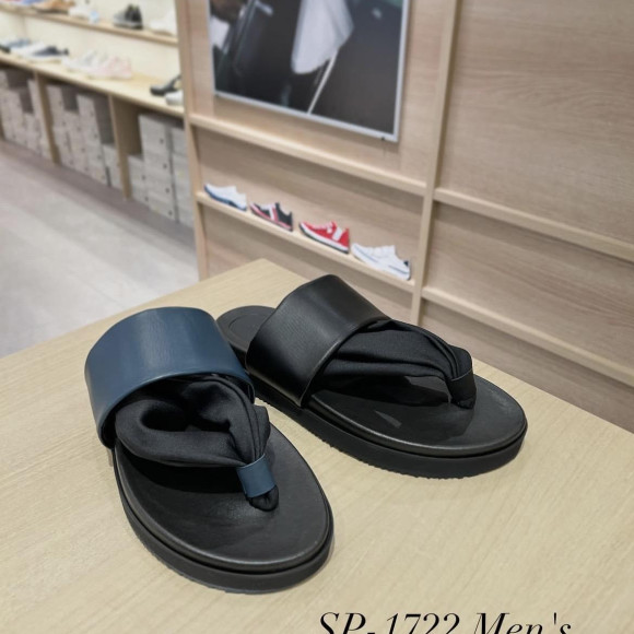 人気のサンダル入荷！