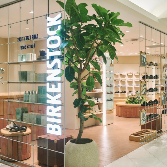 春夏シーズンのマストハブ、BIRKENSTOCKの待望の直営店。 