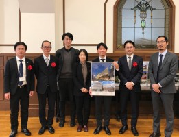 the Osaka Mayor's Award for 41st Osaka City Landscape Architecture. Award ceremony