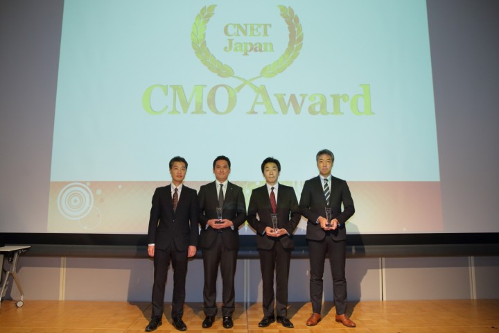 受賞者 右から、当社の林、日本航空の黒田さん、伊藤園の大楽さん。左端はCNET Japan編集長の別井貴志さん