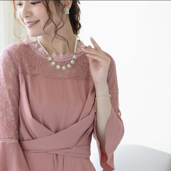 ต่างหูทำสวนและสร้อยข้อมือมุกเส้นเดียว