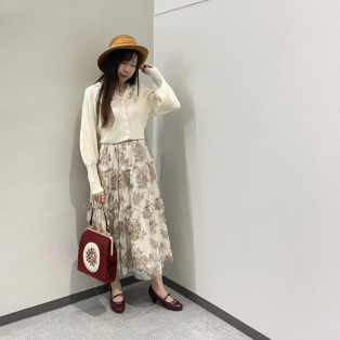 White × Beigeのふんわり秋色コーデ