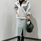 今回はタイトスカートで。