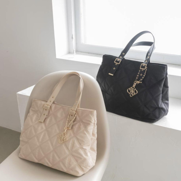 【A4対応】2WAY ベルトハンドルキルティングトートバッグ