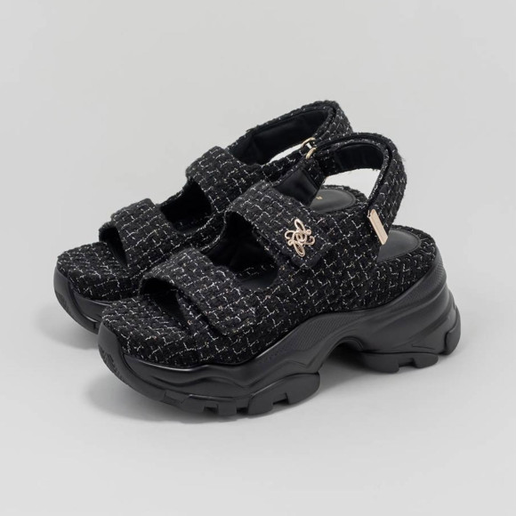 大人気のボリュームソールサンダルに新色が登場しました！！！