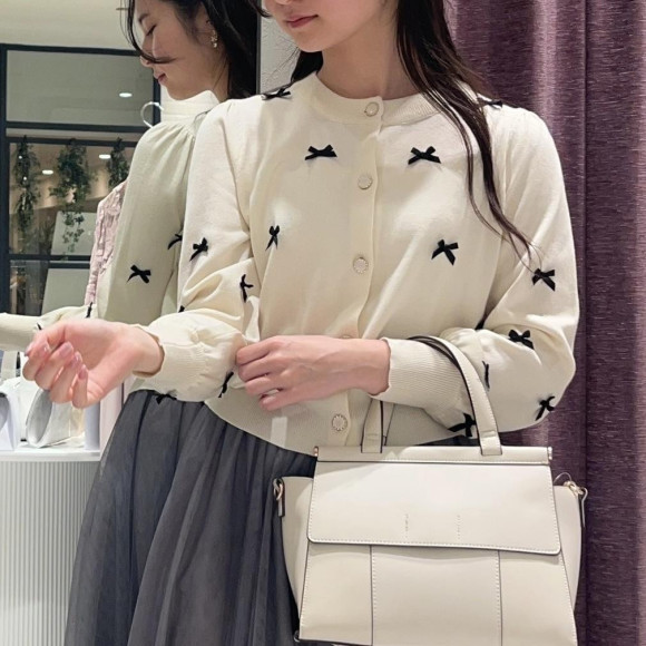 リボンモチーフがキュートなカーディガン♡