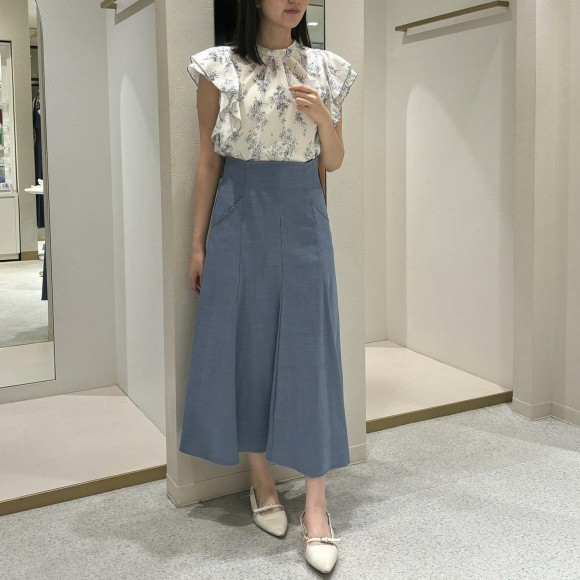 エアリーなシアー素材が涼しげなブラウス♡