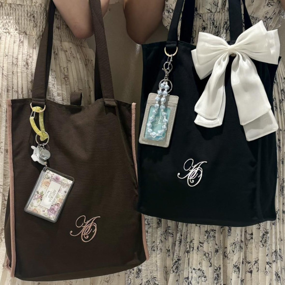 推し活にもぴったりな刺繍デザインが可愛いトートバッグ入荷しました！