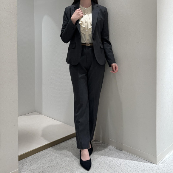 春の新生活におすすめ！スーツのご紹介♪