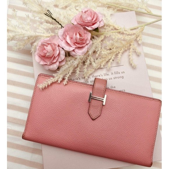 春先に向けて、淡いピンクの「HERMESベアンスワレ・ローズアザレ長財布」はいかがでしょうか