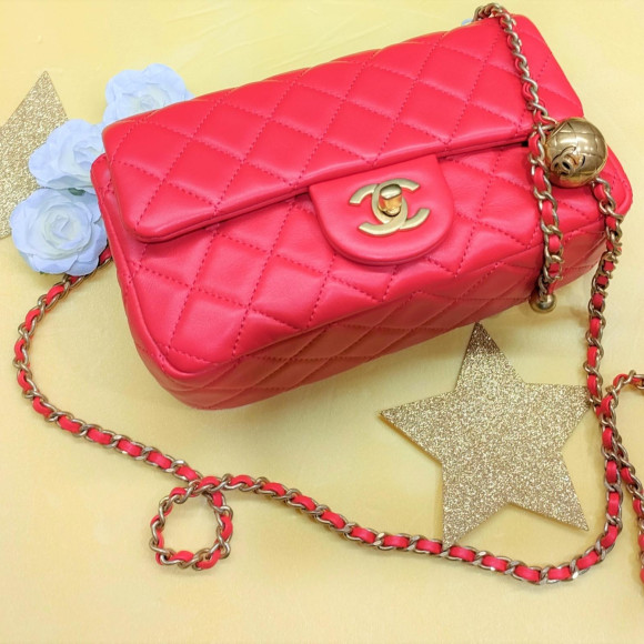 CHANEL Mini Matrasse Shoulder Bags loved by all ages