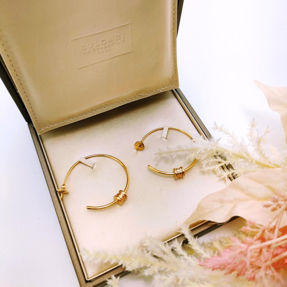 Elegant shine ♪ BVLGARI B-zero1 hoop piercing