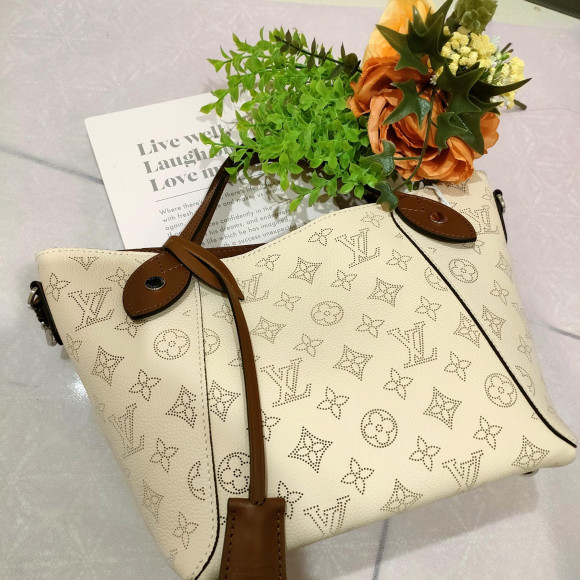 2WAYでアレンジできるLOUIS VUITTON　ハンドバック
