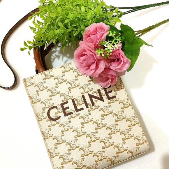 今大人気のトリオンフミニバーティカルカバトート