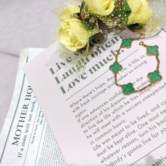 また一つ大人な自分にヴァンクリーフ&アーペルのプレゼントを