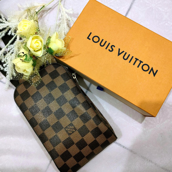 手軽に持ち運びしやすいルイ・ヴィトン　ジェロニモス　ダミエ