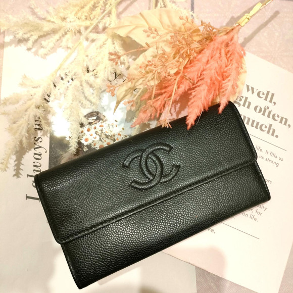 デザイン性も機能性もいいCHANELの長財布
