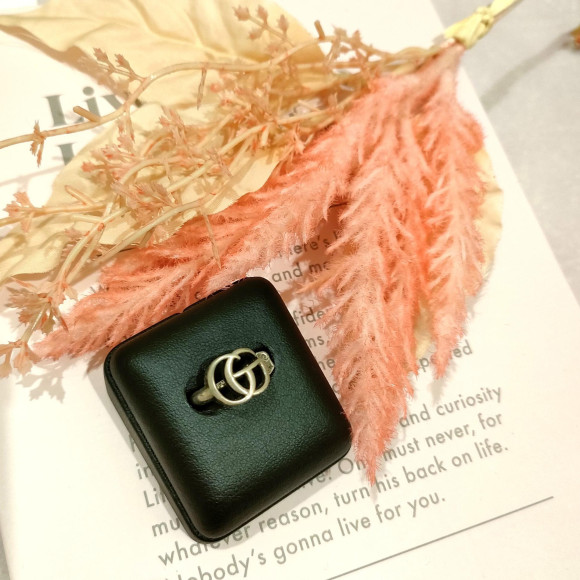 性別問わず使える GUCCI ダブルG キーリング