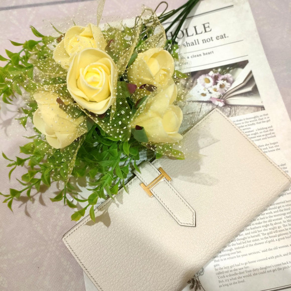 シンプルでエレガントなエルメスの定番長財布、ベアン・スフレ