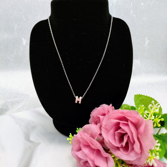 これからの季節、胸元のワンポイントに HERMES ミニ・ポップH