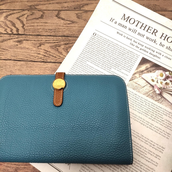 シンプルで収納豊富なHERMESドゴン財布