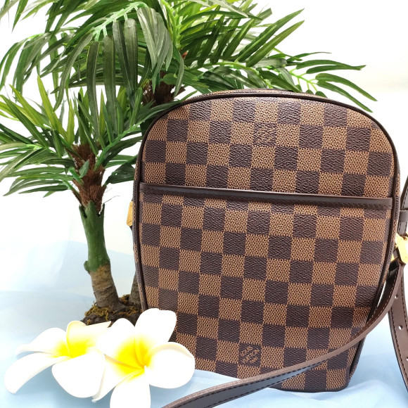 普段使いしやすく、色んなコーデに合わせやすいLOUIS VUITTON　ダミエのショルダーバック