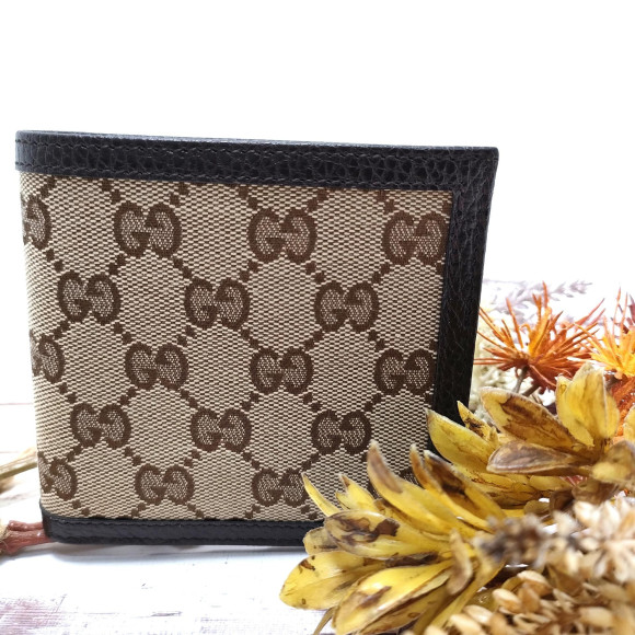 多くの人に愛されているＧＵＣＣＩ　GG二つ折り財布