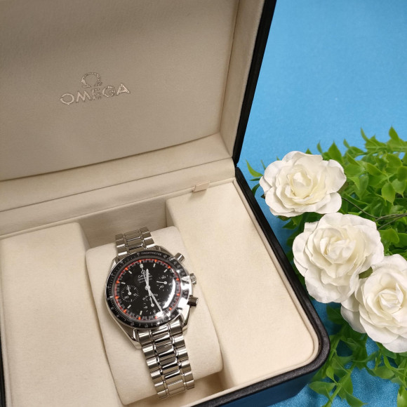 宇宙に始めて降り立った時計OMEGAスピードマスターレーシング