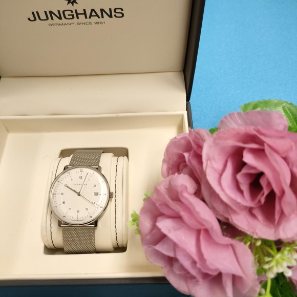 シンプルモダンで男女から人気な JUNGHANS