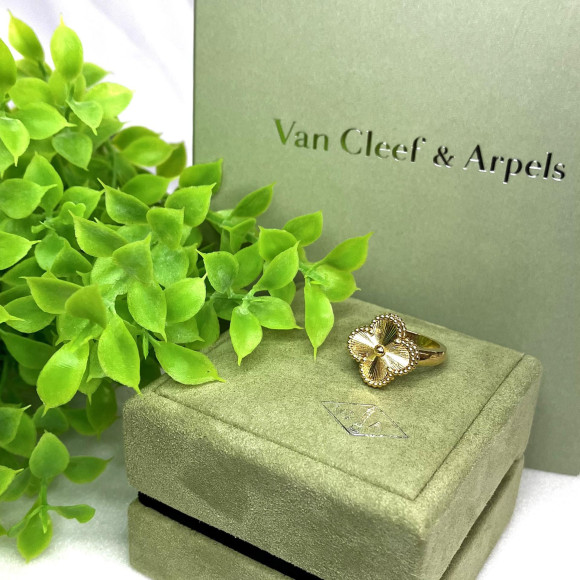 幸運のシンボルVan Cleef & Arpels　ヴィンテージアルハンブラ リング