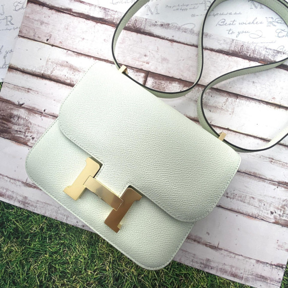 Difficult to get!? Hermes Constance Mini with a presence