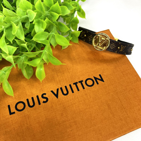 Because it's reversible, you can change the mood of the day! LOUIS VUITTON bracelet / LV circle reversible