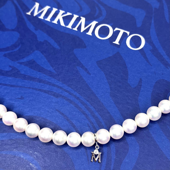 フォーマルからカジュアルまで。シーンを選ばずタイムレスに愛され続けるMIKIMOTOのパールネックレス