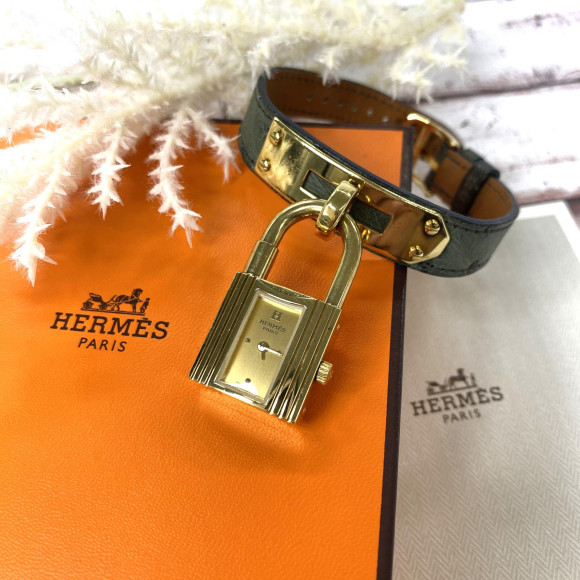 時計としてではなく、アクセサリーとしても楽しめるHERMESケリーウォッチ