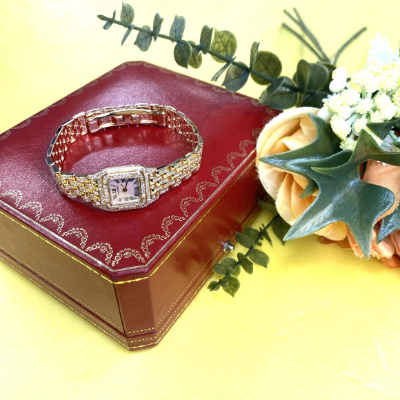 特別な日につけたいCartierミニバンテール