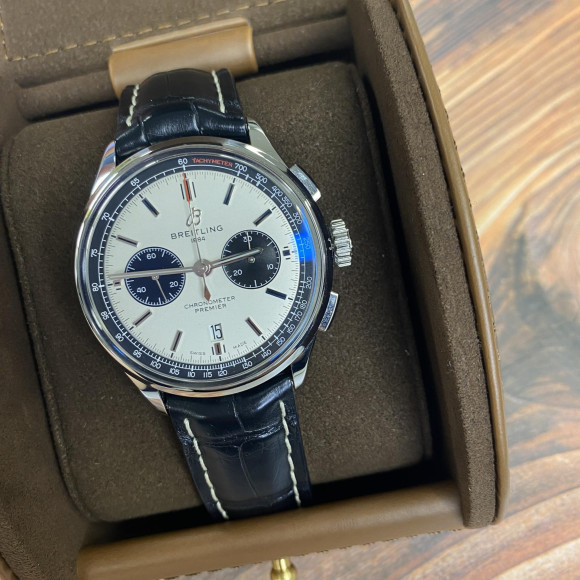 エレガンスな洗練された腕時計　BREITLING プレミエB01 クロノグラフ
